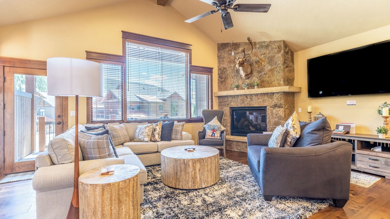 Photo of Livingroom in River Run