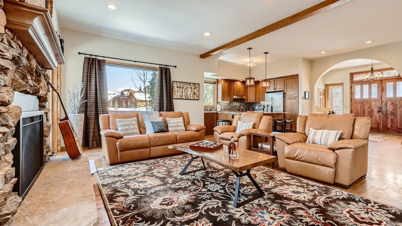 Photo of Livingroom in Warrior's Mark West