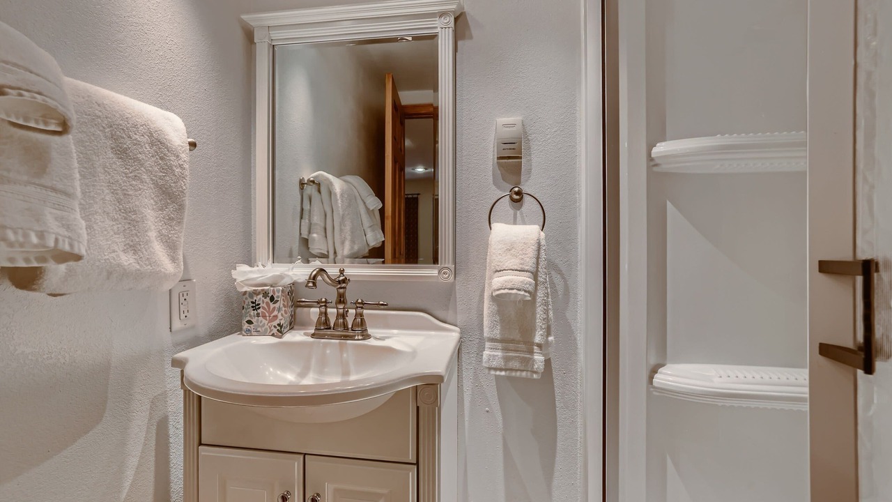 Photo of Bathroom in Warrior's Mark West