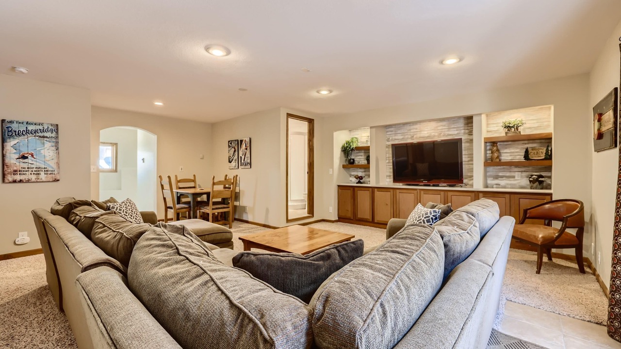Photo of Livingroom in Warrior's Mark West