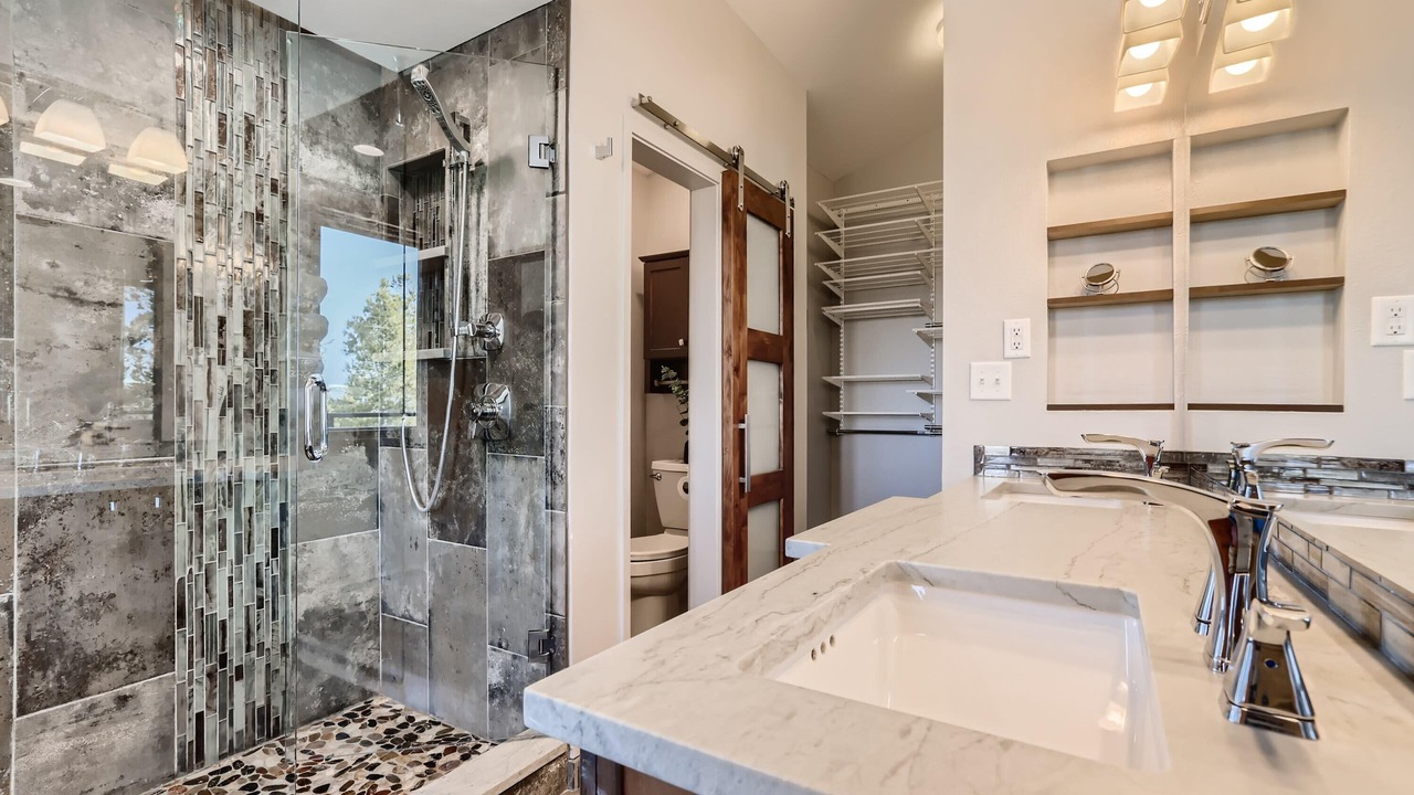 Photo of Bathroom in Warrior's Mark West