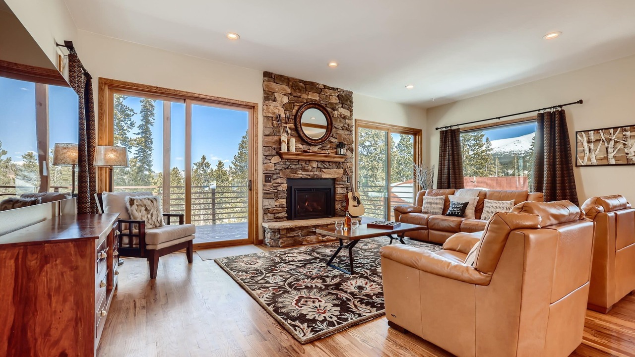 Photo of Livingroom in Warrior's Mark West