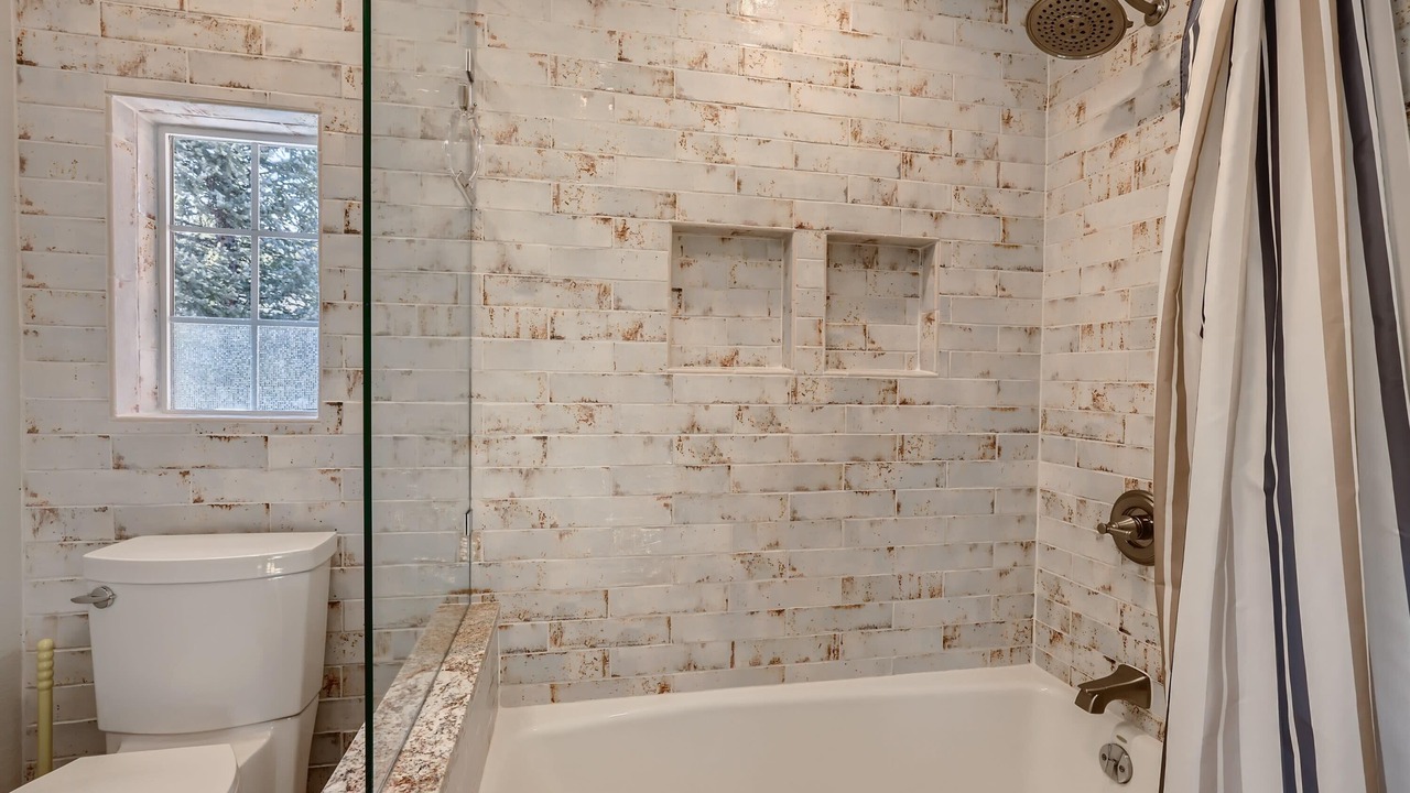 Photo of Bathroom in Warrior's Mark West