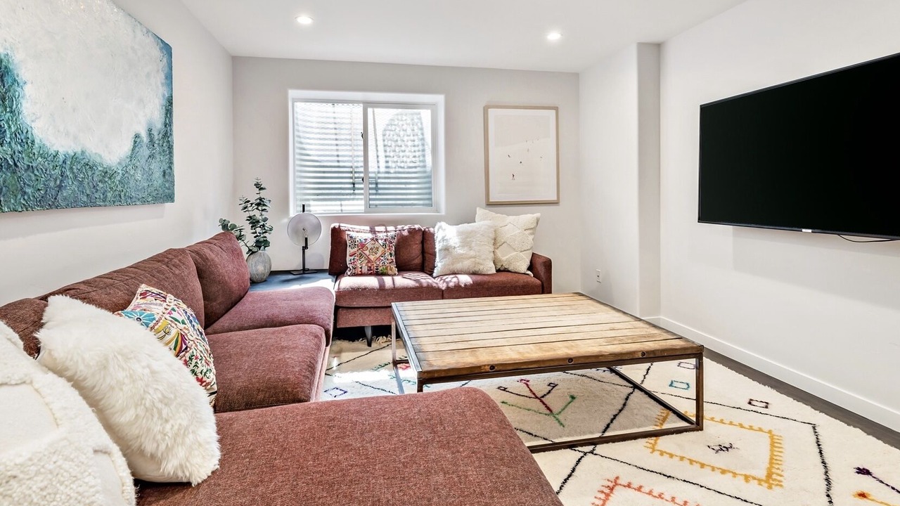 Photo of Livingroom in Edwards