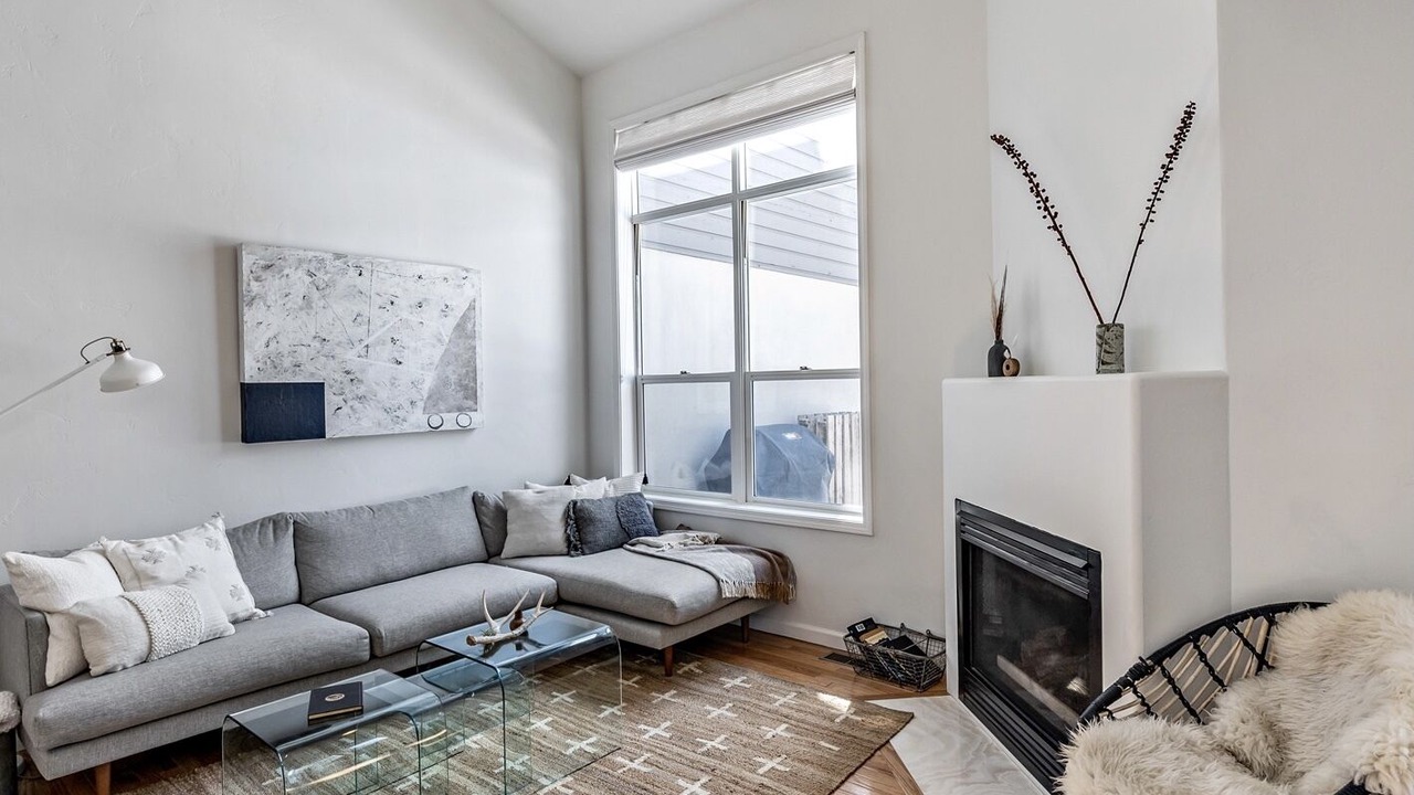 Photo of Livingroom in Edwards