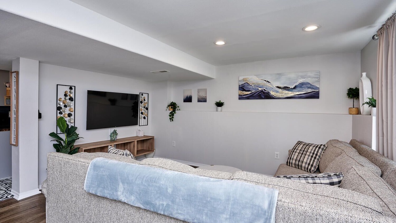 Photo of Livingroom in Aurora