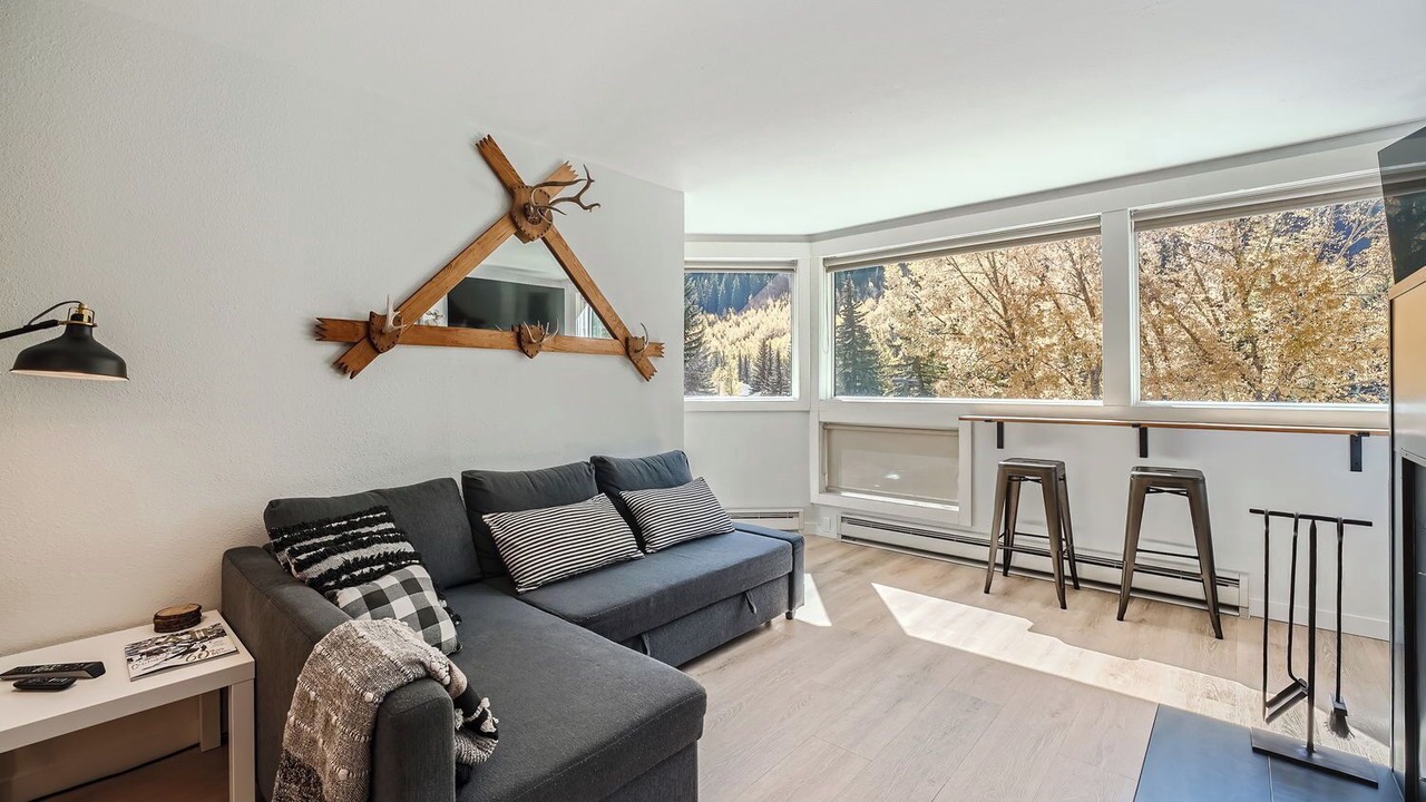 Photo of Livingroom in Vail