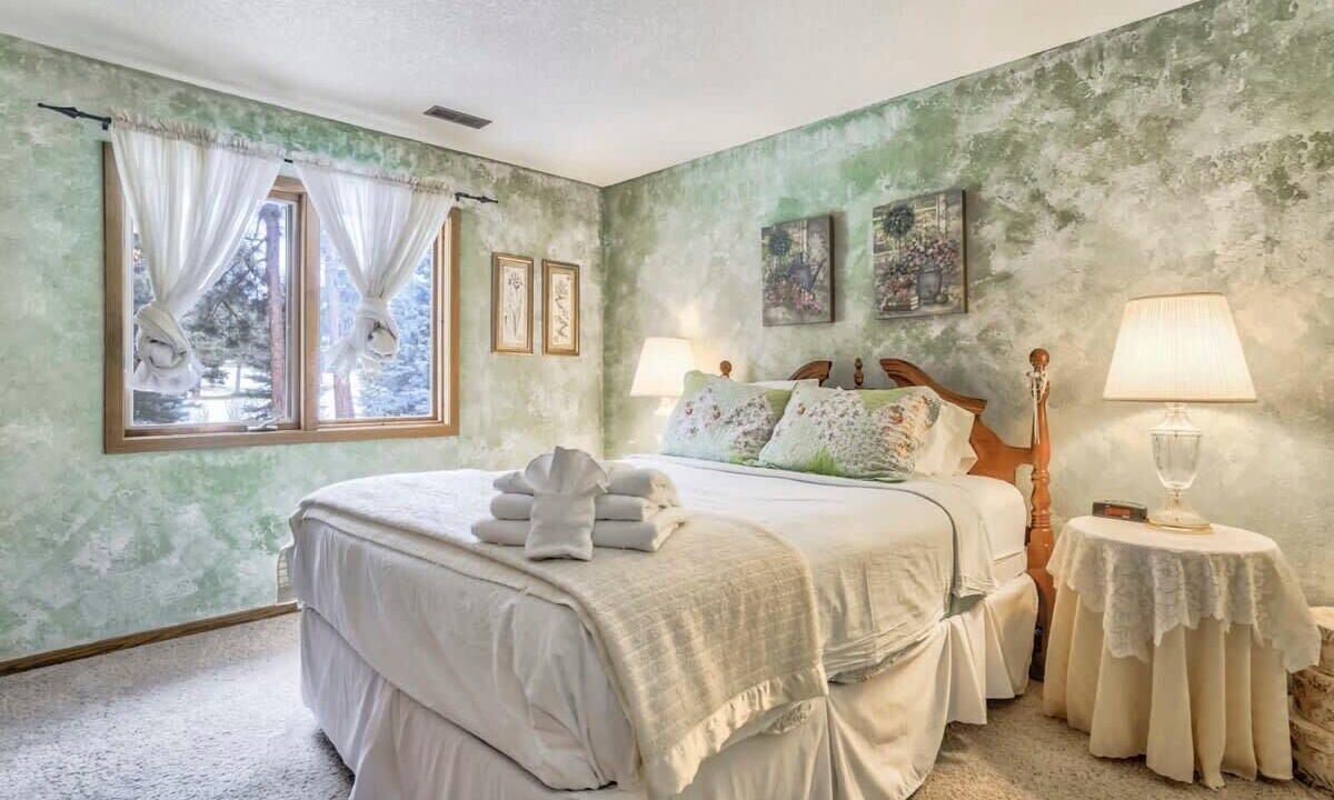 Photo of Bedroom in Woodmoor