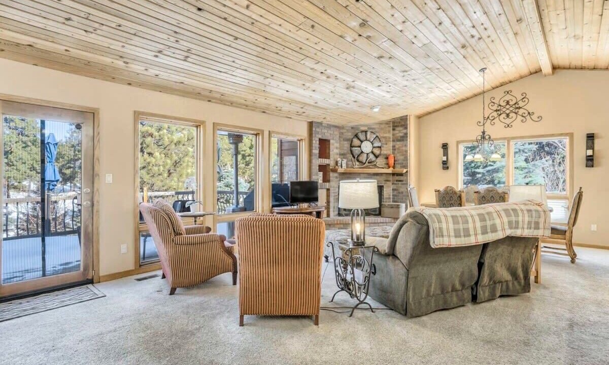 Photo of Livingroom in Woodmoor