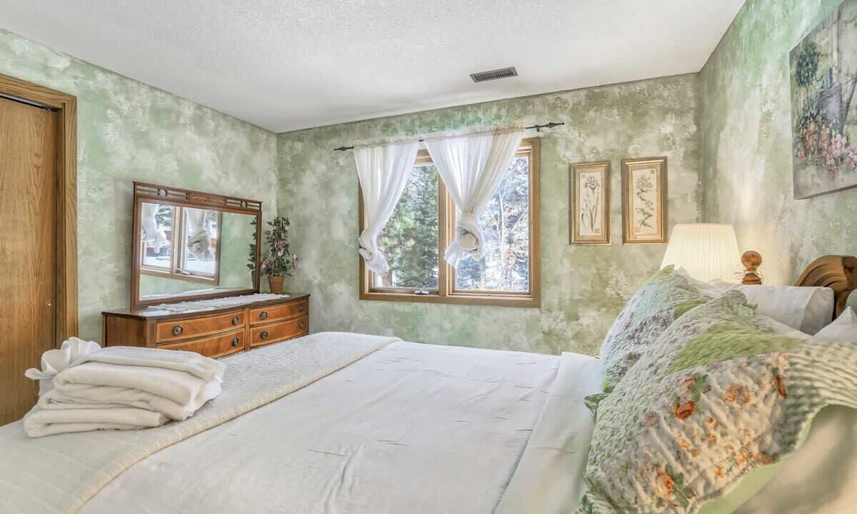 Photo of Bedroom in Woodmoor