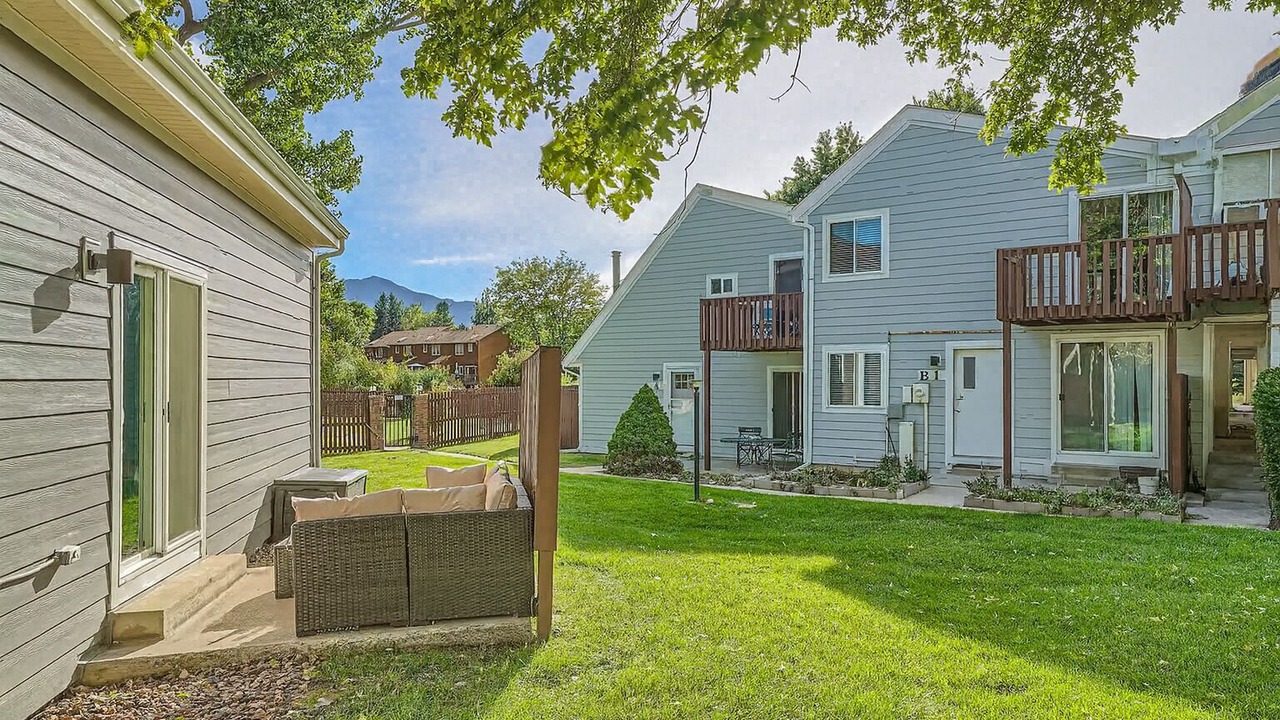 Photo of Outdoor in Glenwood Grove - North Iris
