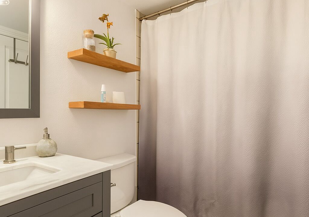 Photo of Bathroom in Glenwood Grove - North Iris
