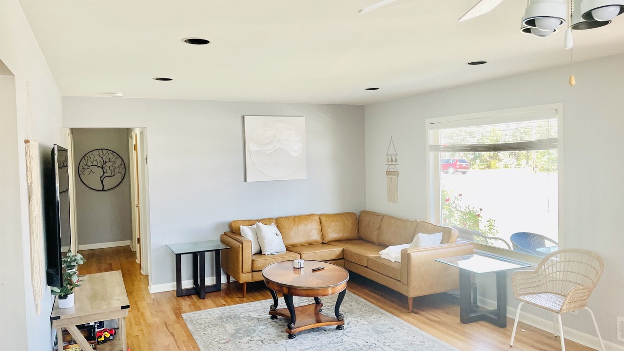 Photo of Livingroom in Dupont
