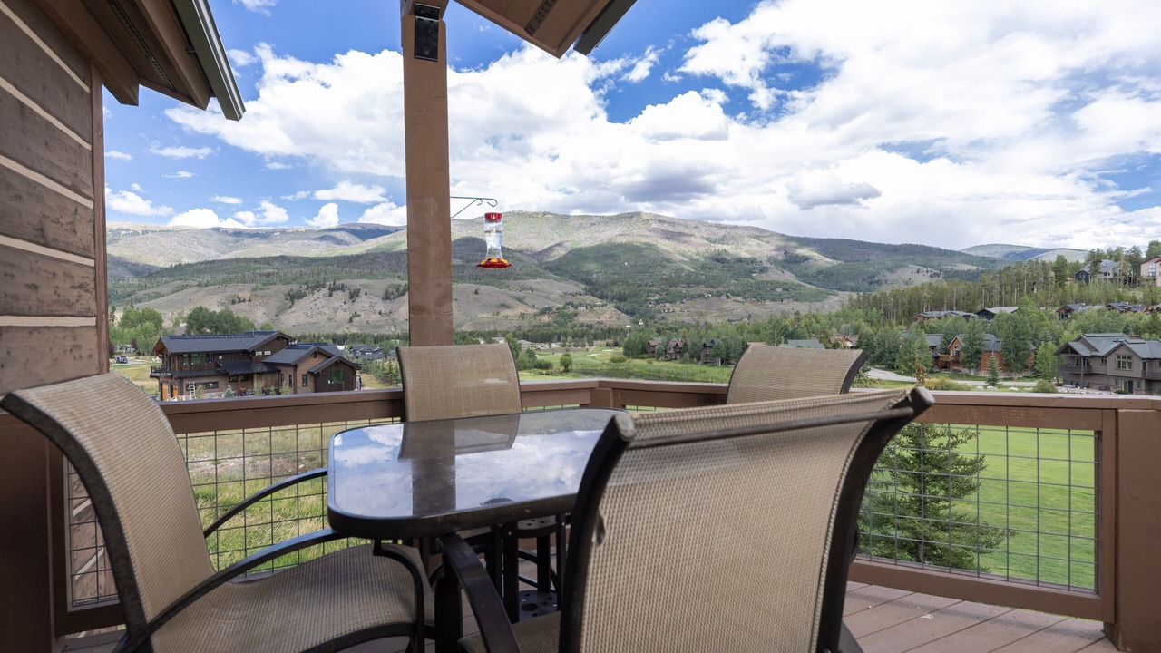 Photo of Patio Balcony in Three Peaks