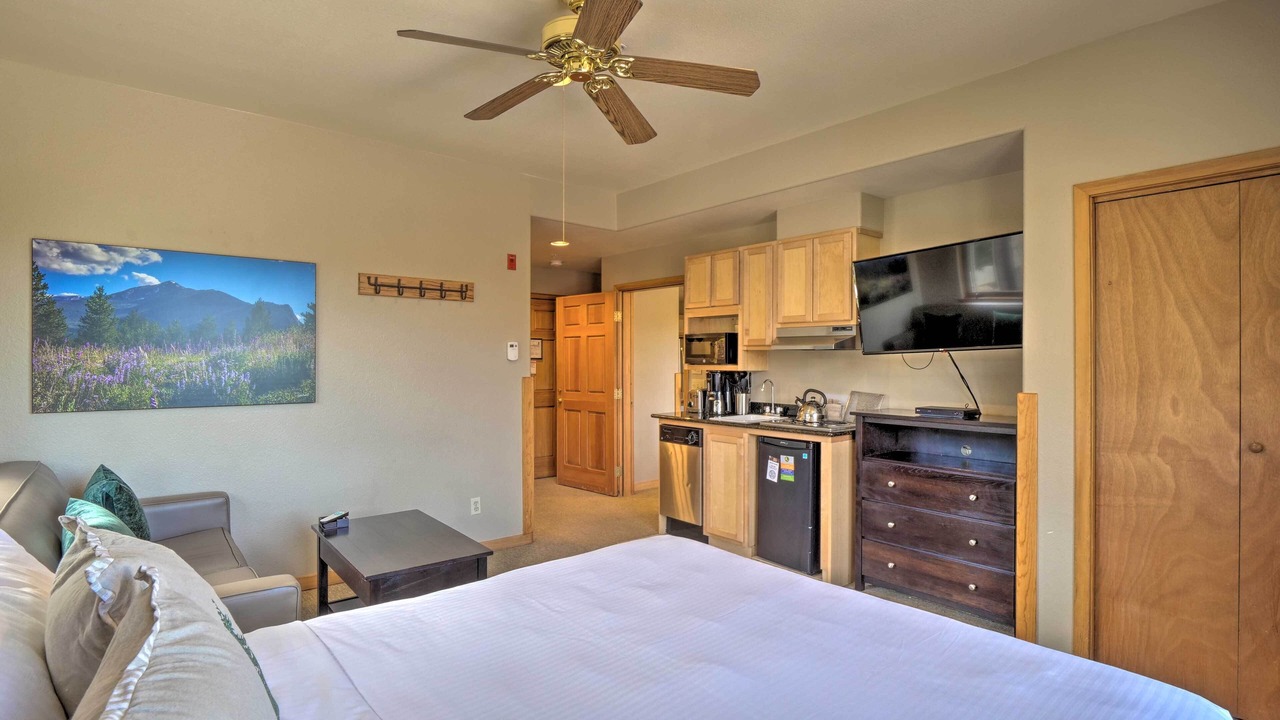 Photo of Bedroom in Four O'Clock