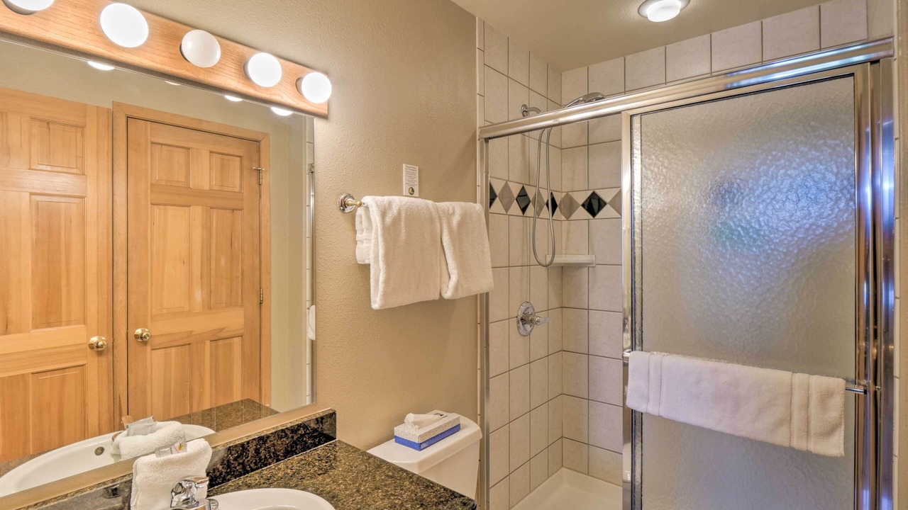 Photo of Bathroom in Four O'Clock