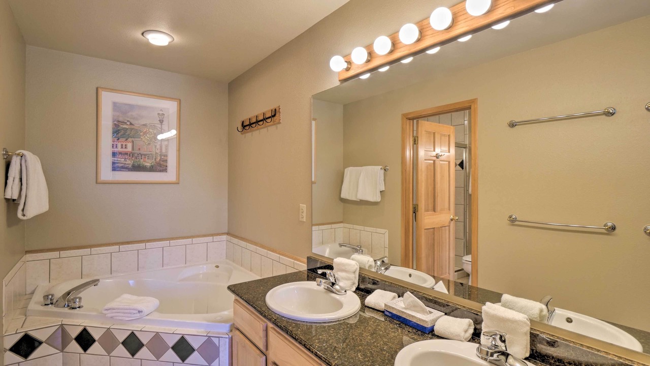 Photo of Bathroom in Four O'Clock