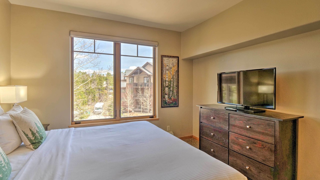 Photo of Bedroom in Four O'Clock