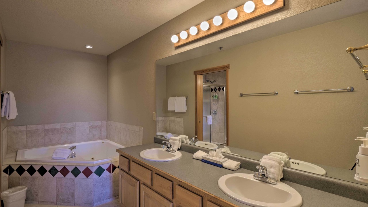 Photo of Bathroom in Four O'Clock