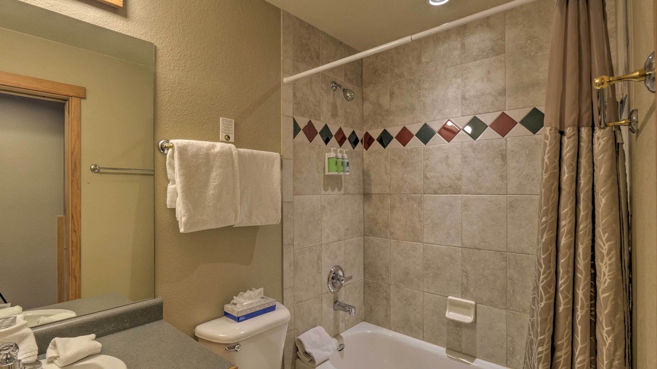 Photo of Bathroom in Four O'Clock