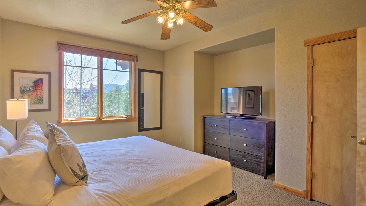 Photo of Bedroom in Four O'Clock