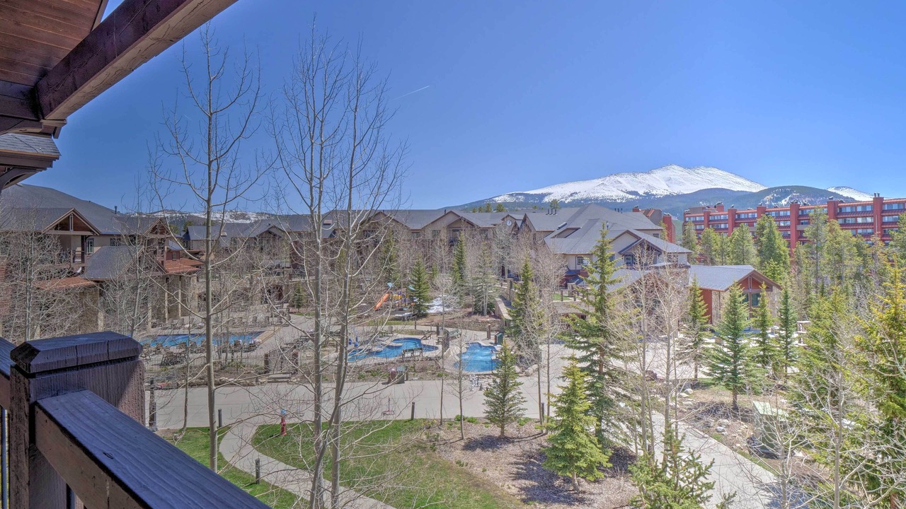 Photo of Outdoor in Four O'Clock