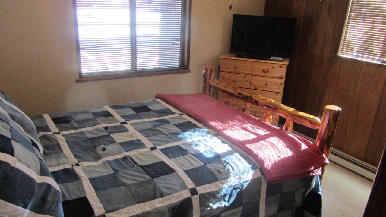 Photo of Bedroom in Ponderosa Pines
