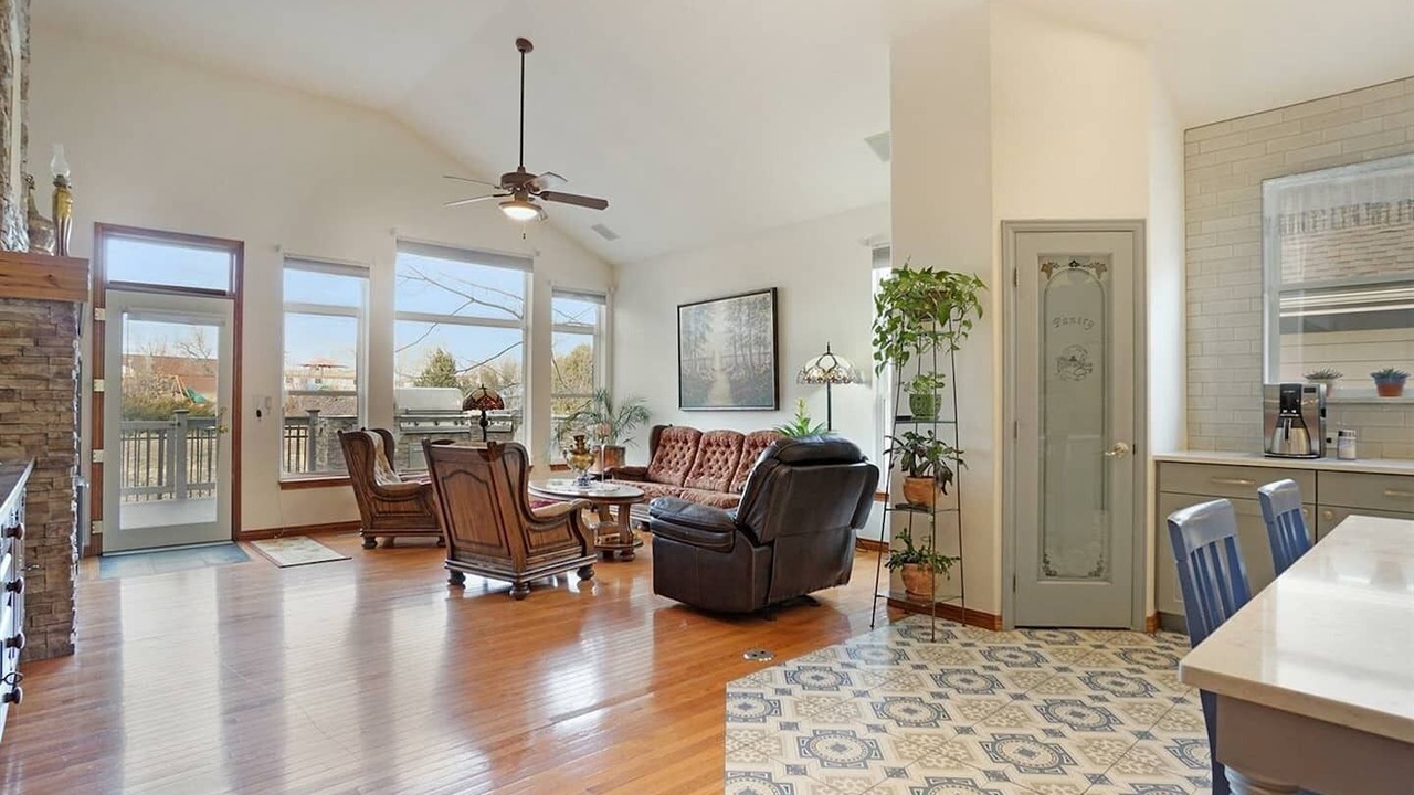 Photo of Livingroom in Ken Caryl