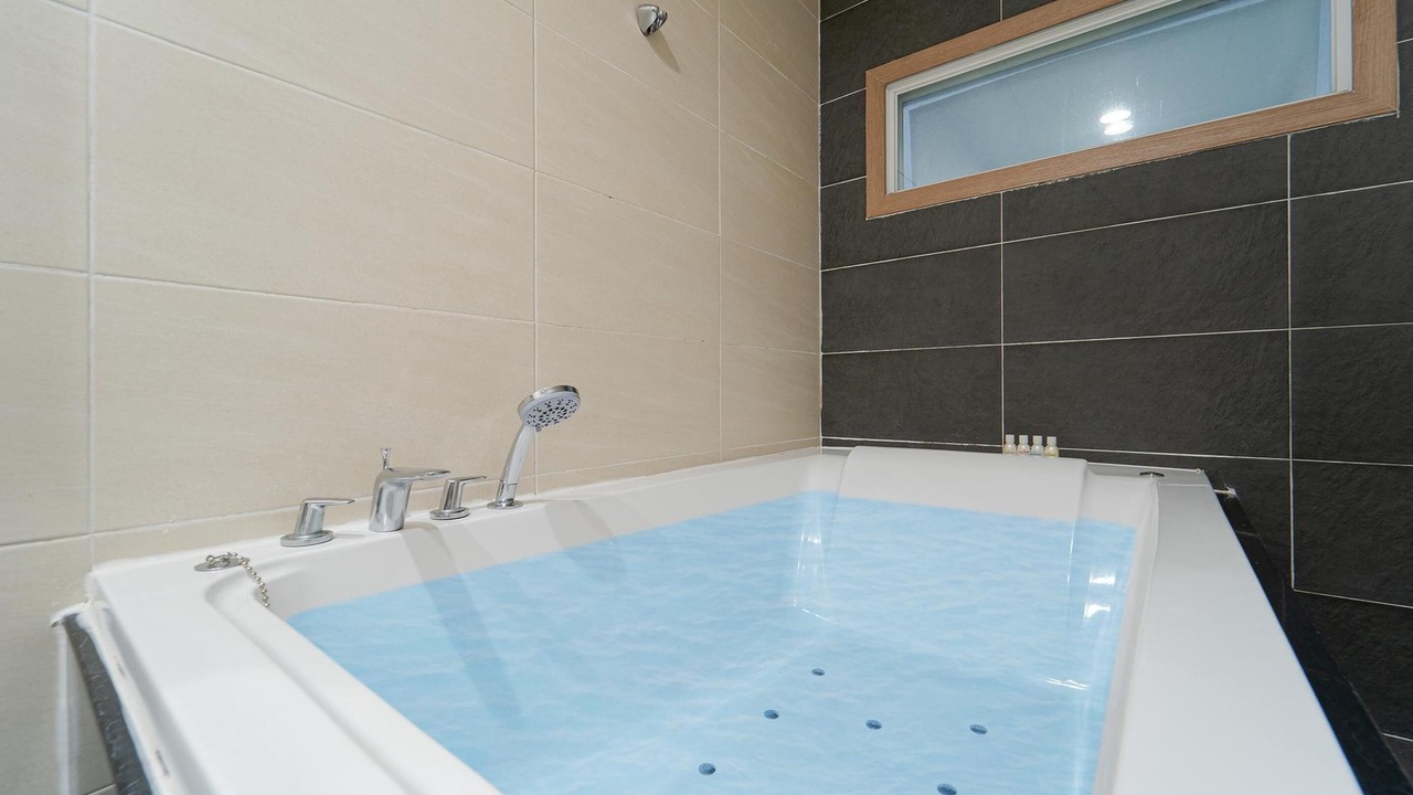 Photo of Bathroom in Aewol