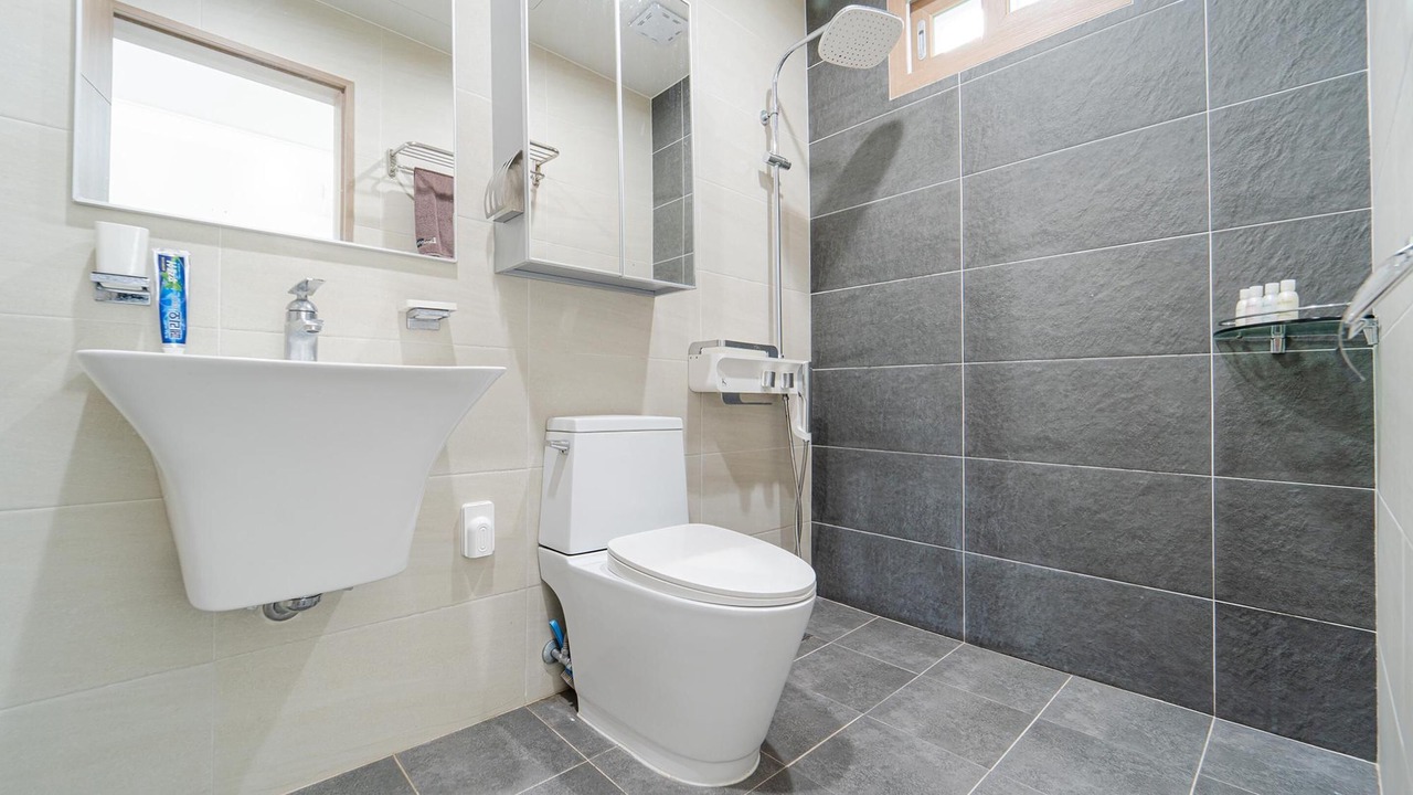 Photo of Bathroom in Aewol