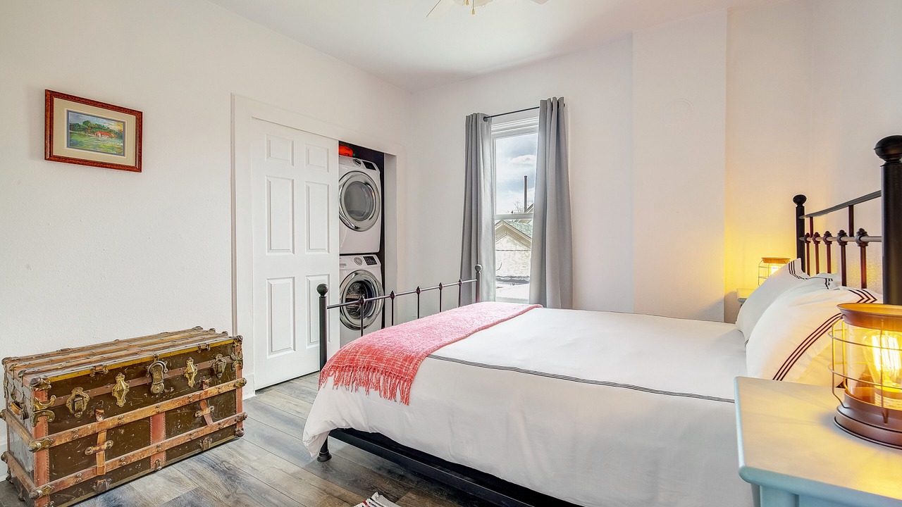 Photo of Bedroom in Five Points