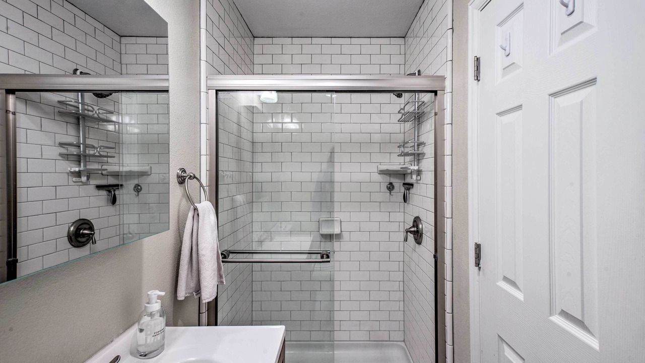 Photo of Bathroom in Delmar Parkway