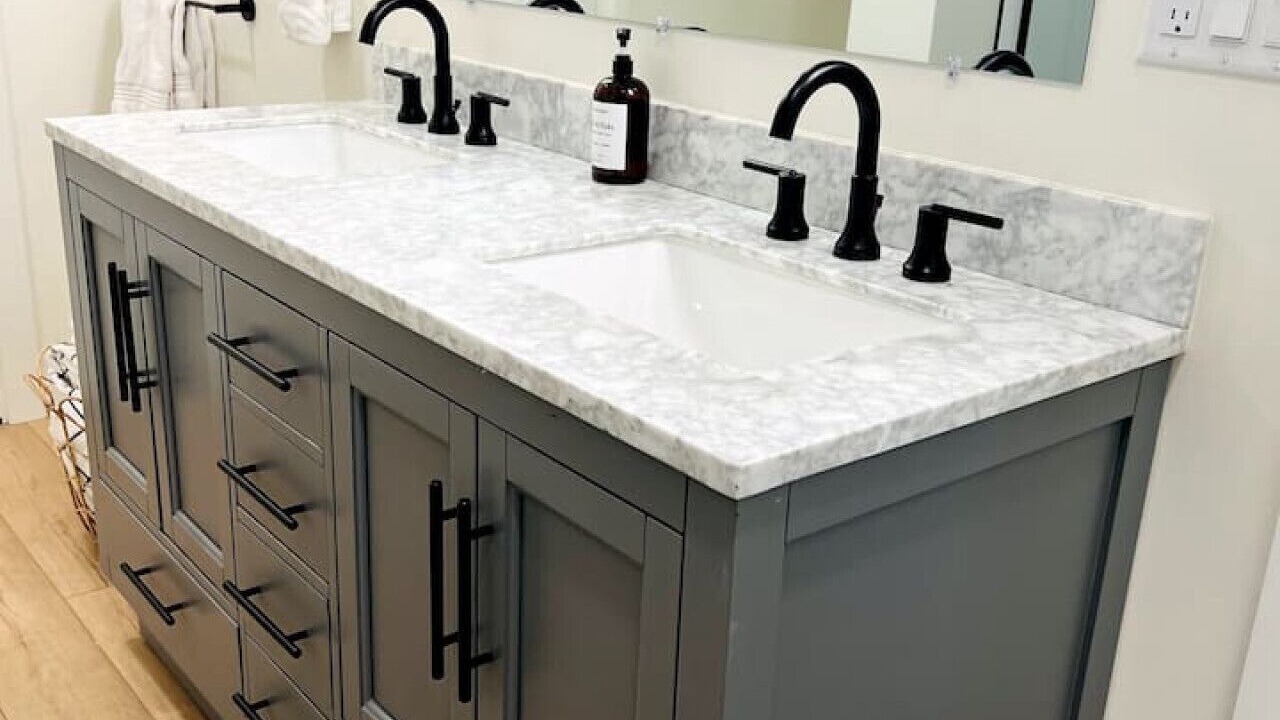 Photo of Bathroom in Lakeshore