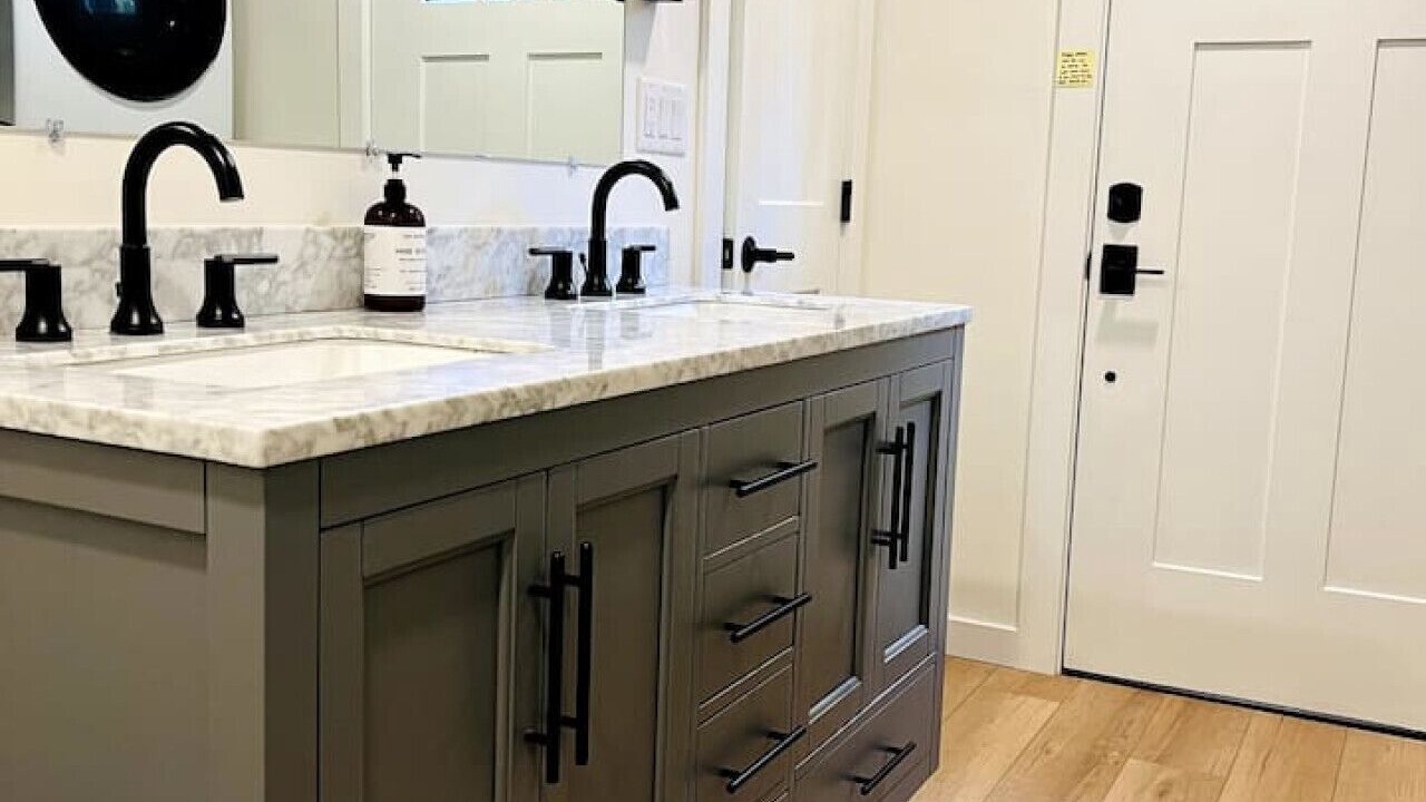 Photo of Bathroom in Lakeshore