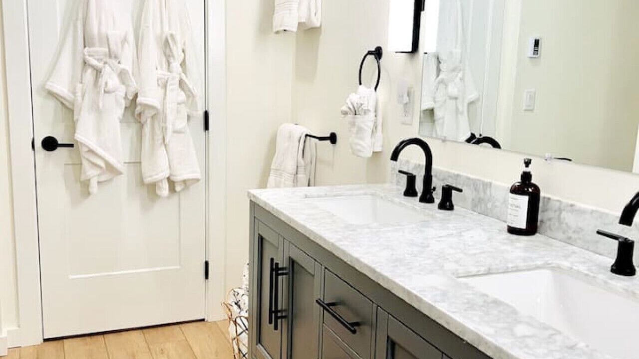 Photo of Bathroom in Lakeshore
