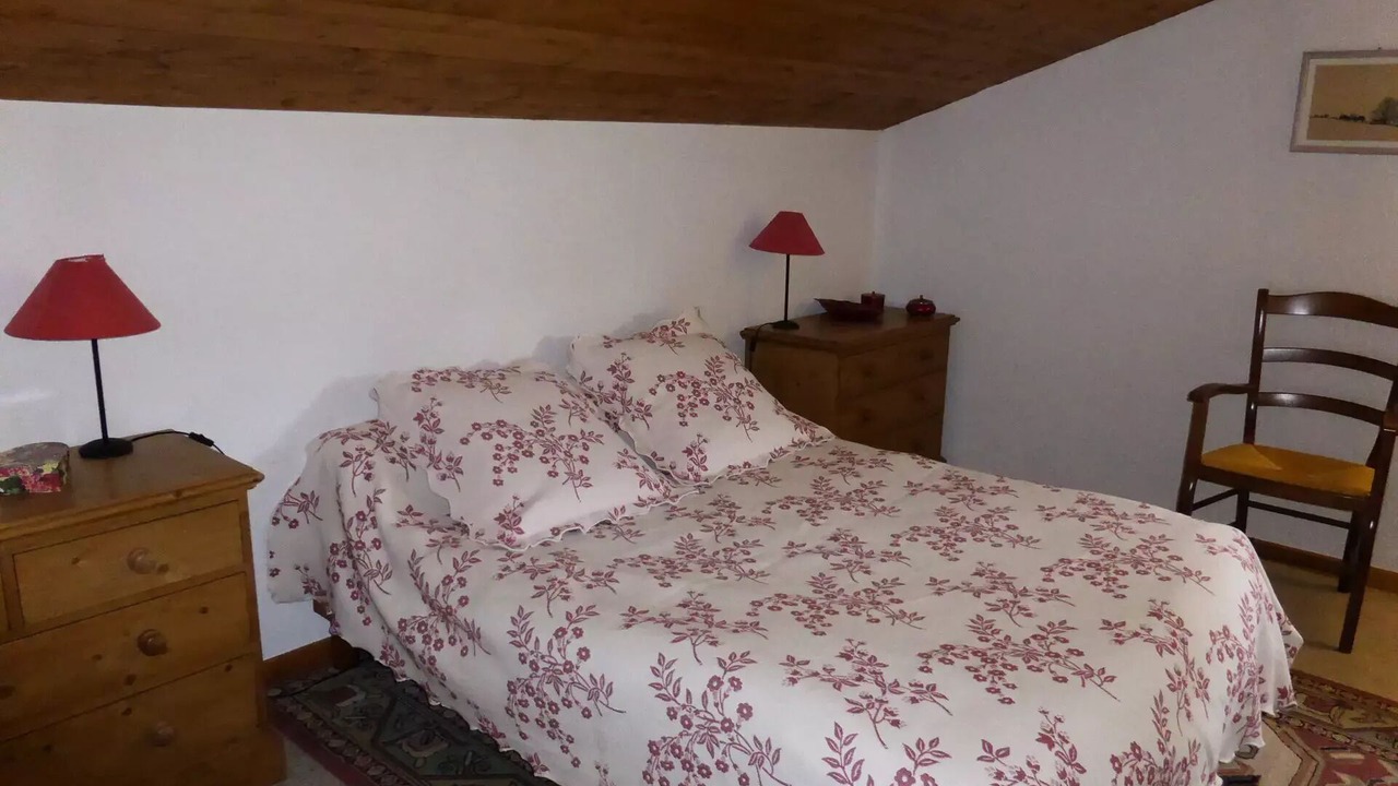 Photo of Bedroom in Demi-Quartier