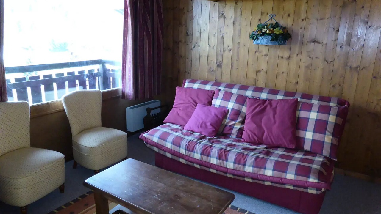 Photo of Livingroom in Demi-Quartier