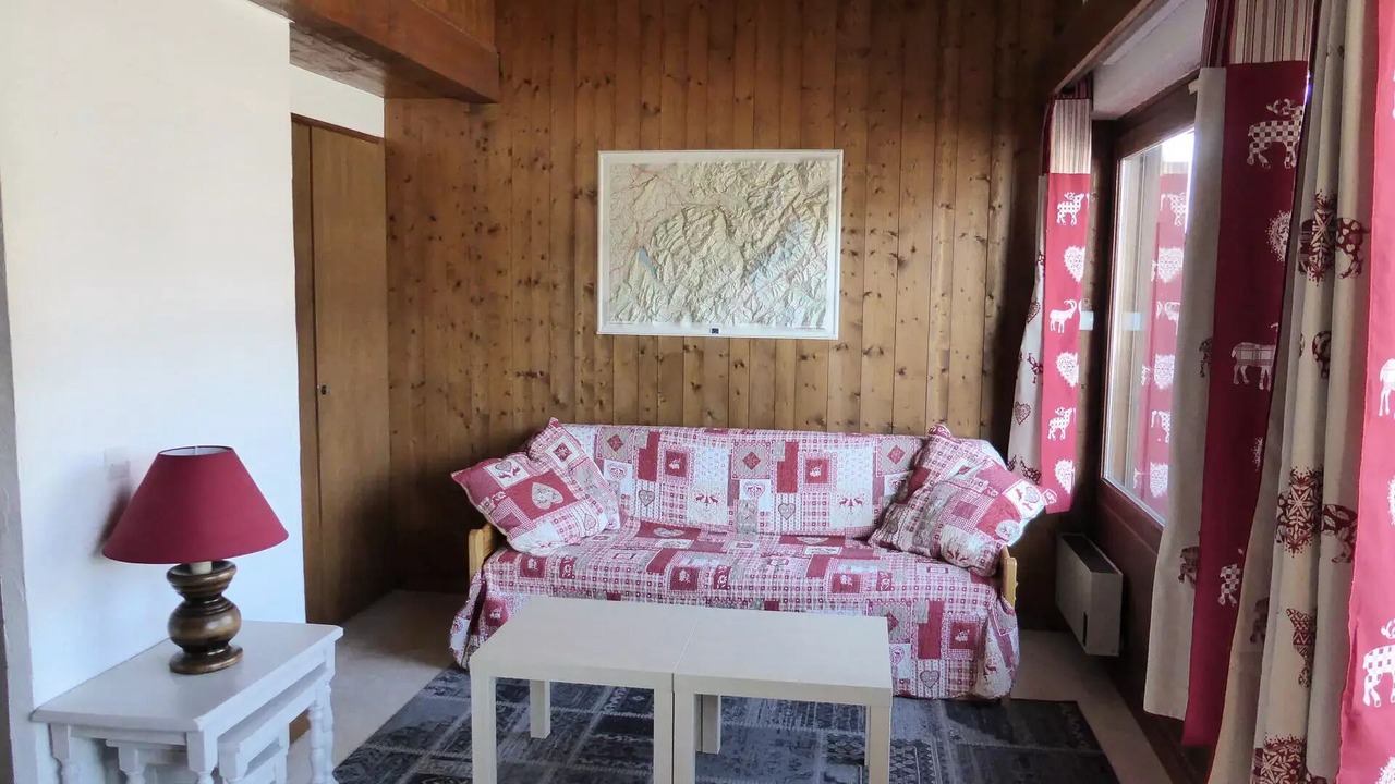 Photo of Livingroom in Demi-Quartier