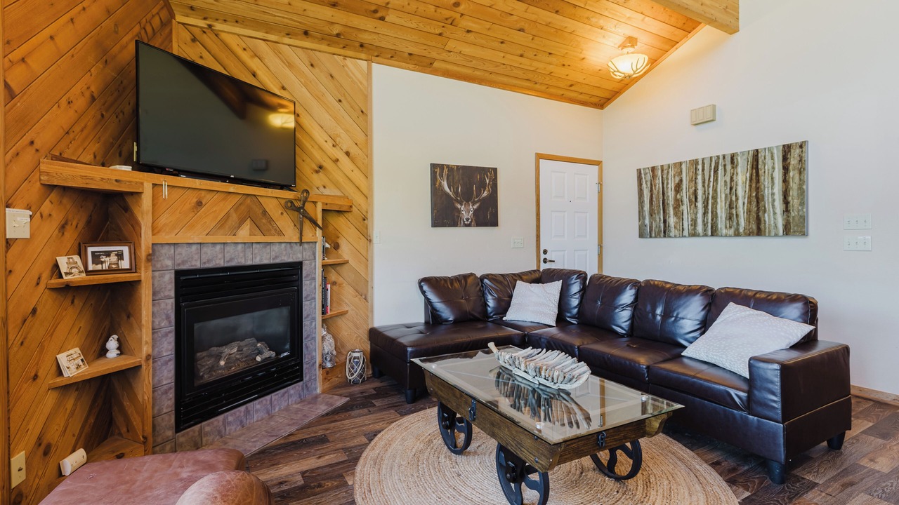 Photo of Livingroom in Lake Hatcher Park