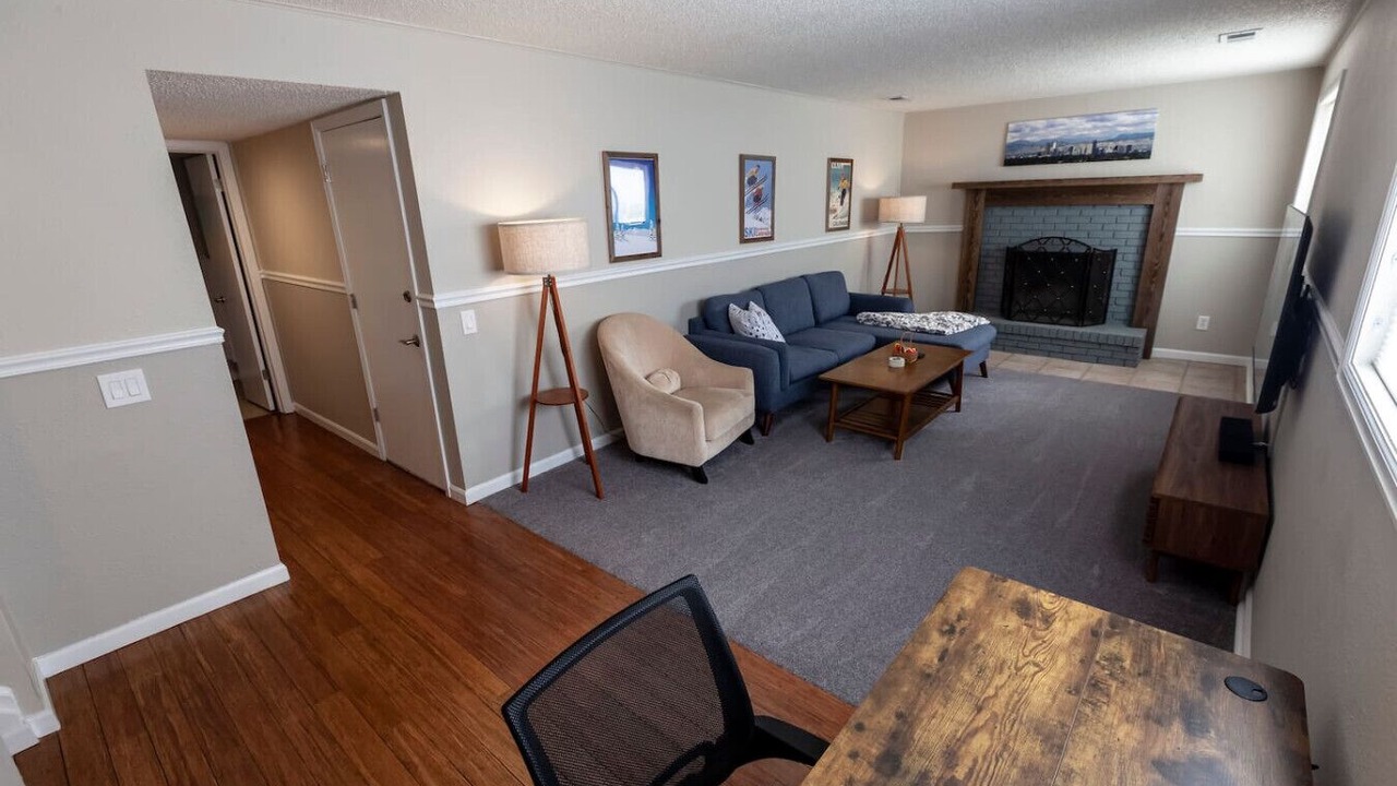Photo of Livingroom in North Central Westminster