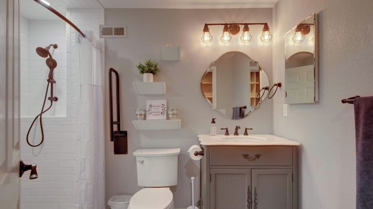 Photo of Bathroom in Monument