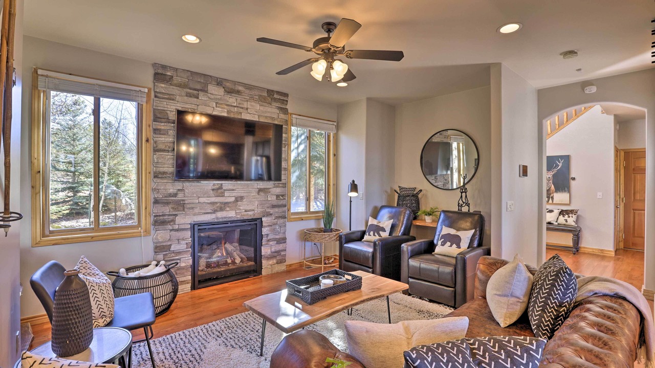 Photo of Livingroom in Ptarmigan Mountain