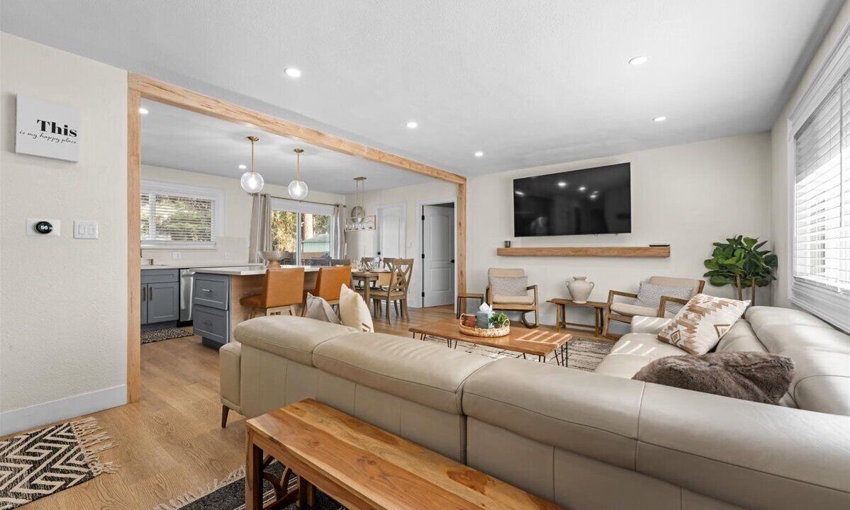 Photo of Livingroom in Tahoe Island