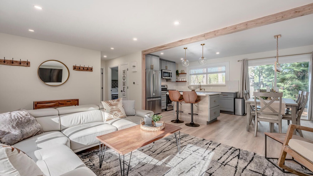 Photo of Livingroom in Tahoe Island