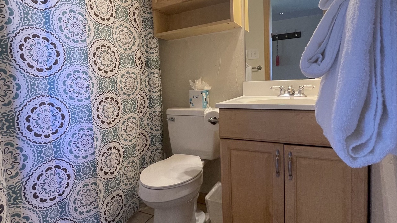 Photo of Bathroom in Four O'Clock