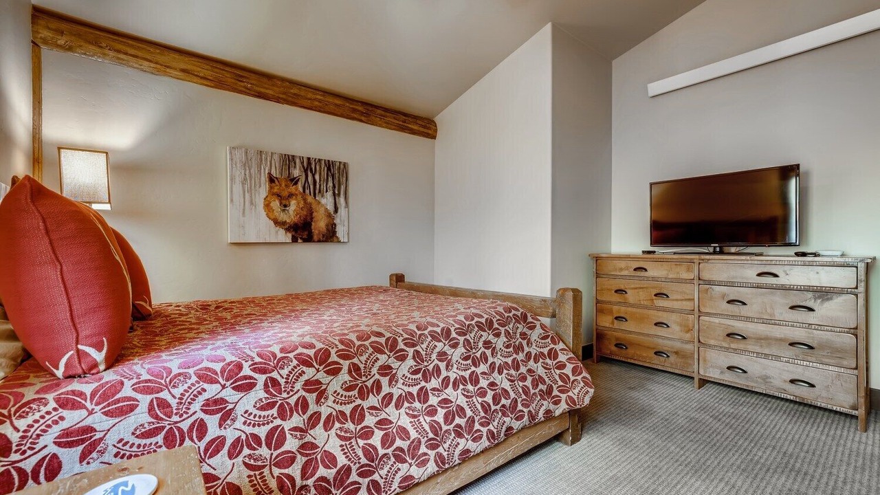 Photo of Bedroom in Breckenridge Heights