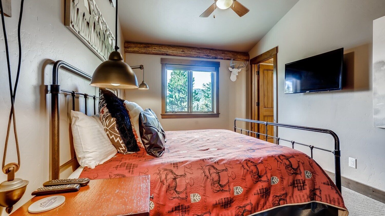 Photo of Bedroom in Breckenridge Heights