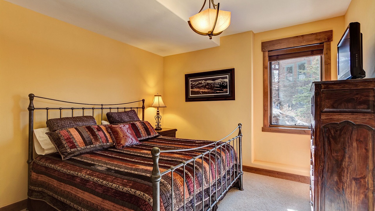 Photo of Bedroom in Woodmoor