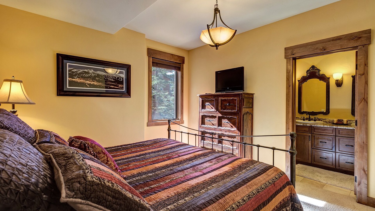 Photo of Bedroom in Woodmoor