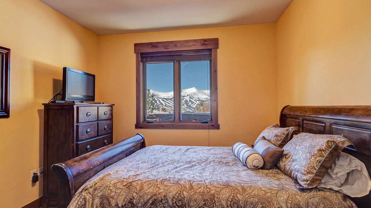 Photo of Bedroom in Woodmoor
